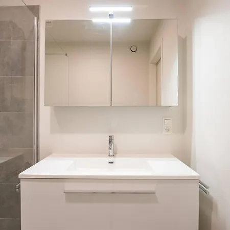 Wonderful New By The 아파트 *