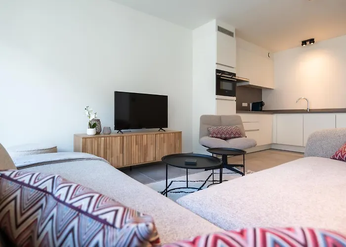 Wonderful New By The أوستيند