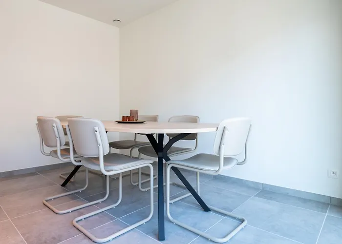 아파트 Wonderful New By The