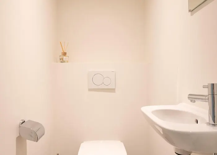 Wonderful New By The أوستيند