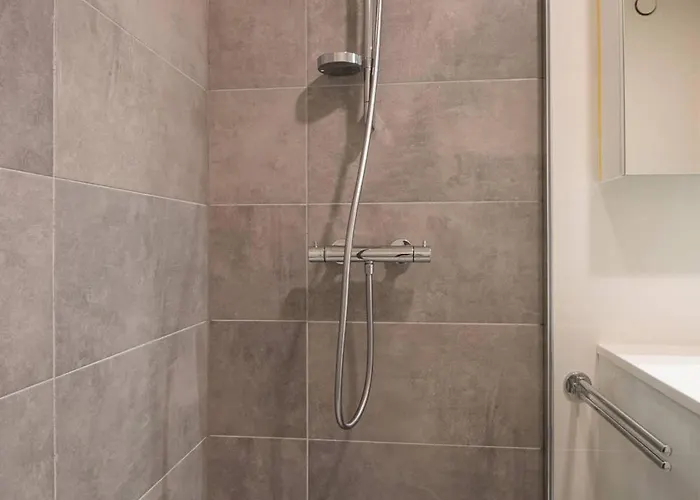 Wonderful New By The أوستيند