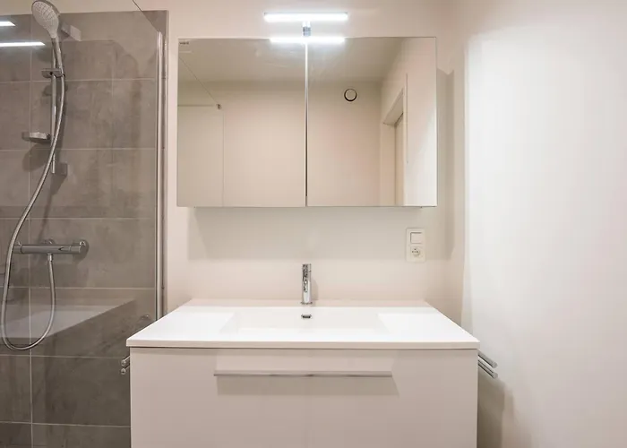 Wonderful New By The 아파트 *